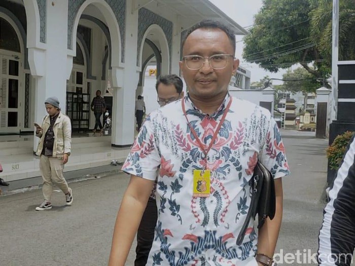 Permohonan penangguhan penahanan Zikria Dzatil dikabulkan. Netizen penghina Wali Kota Risma itu bisa pulang hari ini?
