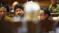 Komisi II DPR menggelar rapat kerja (raker) dengan Badan Pembinaan Ideologi Pancasila (BPIP). Kepala BPIP yang baru dilantik, Prof Yudian Wahyudi, hadir.