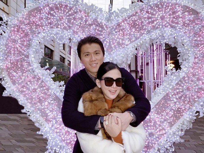 Liburan Syahrini dan Reino Barack