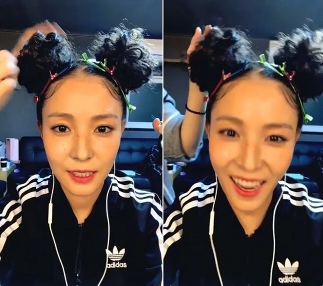 Meskipun sudah tak lagi berusia remaja, nyatanya penyanyi BoA tetap bisa tampil imut dengan rambut Pucca. Gaya rambut ini dia terapkan saat tampil di sebuah acara. Dipadukan dengan jaket adidas, penampilannya jadi terkesan imut sekaligus sporty.  Foto: Istimewa