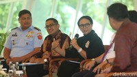Selain itu Retno juga mengucapkan terima kasih kepada kepada semua pihak yang telah bekerja sama itu. Kepada masyarakat Natuna, Retno juga tak lupa mengucapkan terima kasih.