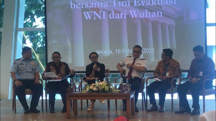 Kepala Pusat Krisis Kementerian Kesehatan, Budi Sylvana yang juga perwakilan dokter dalam tim evakuasi 238 WNI dari Wuhan, China