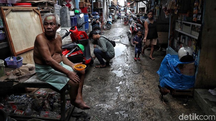 Kemiskinan Kemiskinan masih jadi persoalan yang terus dicari solusinya di Jakarta. Ketidakpastian ekonomi global hingga korupsi turut berimbas pada kehidupan masyarakat.