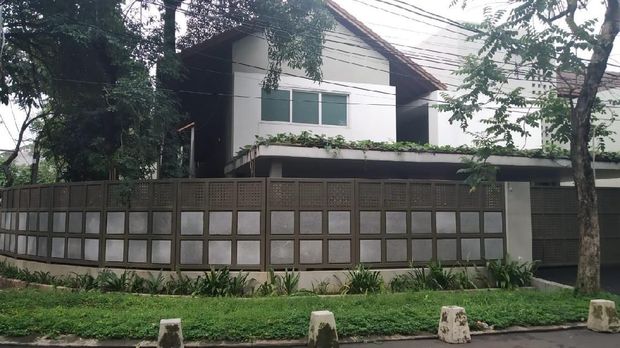 Rumah mewah Nurhadi.
