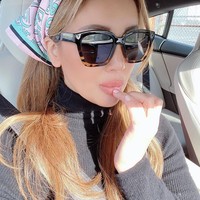 Salah satu kunci sukses NYX menurut Tony adalah karena ia membangun sendiri brand tersebut dan mengetahui industri kecantikan. Aku melakukan R&D (riset dan pengembangan) sendiri. Kalau kosmetik lain (yang mengerjakan) adalah pria-pria tua. Mereka hanya berbisnis untuk membuat uang. Banyak dari mereka yang tidak tahu beda antara lipstik dan lip liner, ungkapnya kepada Forbes. Foto: Instagram @tonikokoko