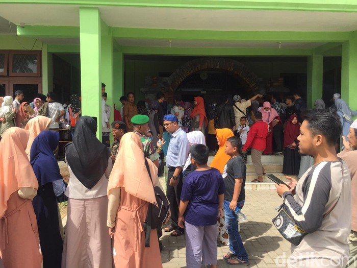 Warga Antusias Lihat Artefak Nabi Muhammad di Banten