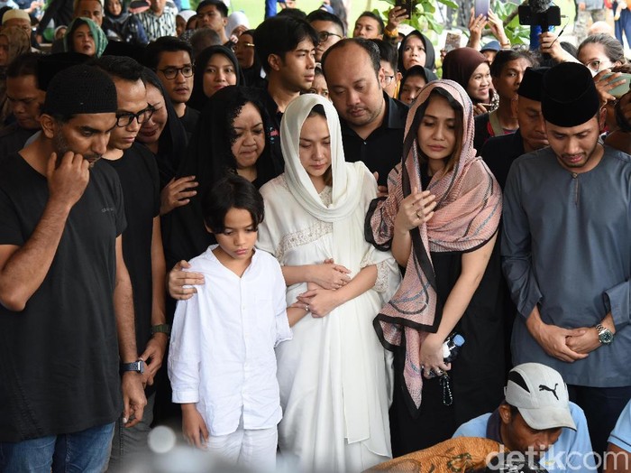 BCL BCL dan Noah Sinclair saat menghadiri pemakaman Ashraf Sinclair di San Diego Hills.