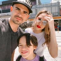 Ashraf Sinclair yang dikenal sebagai seorang artis asal Malaysia menikah dengan penyanyi Bunga Citra Lestari pada 8 November 2008. Pada 22 September 2010, keduanya dikaruniai seorang anak laki-laki yang diberi nama Noah Sinclair. Ashraf pun kerap membagikan momen hangat bersama dengan Noah. Foto: Dok. Instagram @bclsinclair.