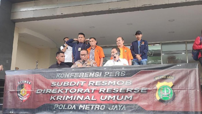 Polisi tangkap plaku pencemaran nama baik terhadap istri wali kota Manado, sekaligus resktor UNM