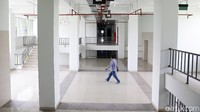 Pembangunan Rusunawa Pasar Rumput yang telah rampung membuat sejumlah pedagang mulai menempati kios-kios yang berada di bangunan tersebut. Meski begitu, untuk unit-unit dibangunan rusunawa tersebut belum dihuni.