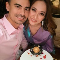 Ulang tahun pernikahan yang ke-11 pada 2019 kemarin, baik BCL dan Ashraf Sinclair kompak berbagi foto momen pernikahan mereka. Keduanya pun memberikan kata-kata manis dalam unggahan fotonya di Instagram Foto: Instagram @bclsinclair