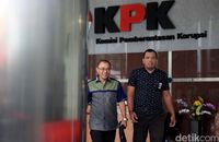 Lambaian Tangan Yosef Badeoda Usai Diperiksa KPK Soal Kasus Nurhadi