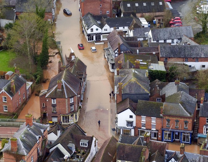 Banjir di Inggris Dilihat dari Atas Rescue operations continue as emergency services take residents to safety, in Nantgarw, Wales, Sunday Feb. 16, 2020. Storm Dennis is roaring across Britain with high winds and heavy rains, prompting authorities to issue 350 flood warnings, including a βred warning