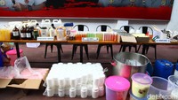 Pabrik kosmetik rumahan yang digerebek sudah beroperasi selama empat tahun. 