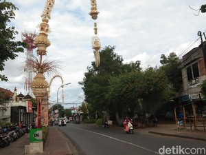 Galungan Identik dengan Pemasangan Penjor, Apa Maknanya?