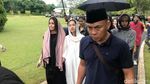 Senyum Getir Bunga Citra Lestari di Pemakaman Ashraf Sinclair