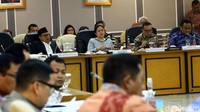 Rapat tersebut dihadiri oleh sejumlah komisi DPR RI. Pimpinan DPR salah satunya Ketua DPR RI Puan Maharani juga turut hadir di rapat tersebut.