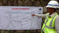 Para pengendara yang terdampak penutupan jalan itu dapat menggunakan jalan alternatif yang dapat dilewati pengendara yakni Jalan Taman Galaxy - Jalan KH Noer Ali sisi selatan - Jalan Caman Raya - Jalan Jatibening - Jalan Cempaka - Jalan Buana Raya - Jalan Cikunir - Jatiasih.