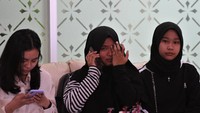 Sebanyak empat WNI asal Sulawesi Tenggara yang berstatus mahasiswa dan bebas dari infeksi COVID-19 disambut keluarga dan perwakilan pemerintah daerah Sulawesi Tenggara.