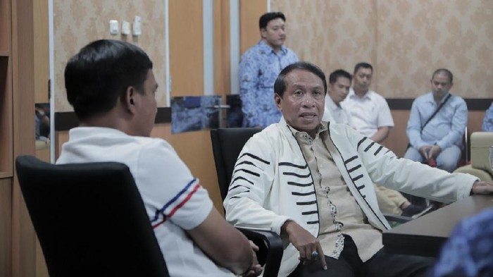 Menpora bertemu dengan rektor Unesa.