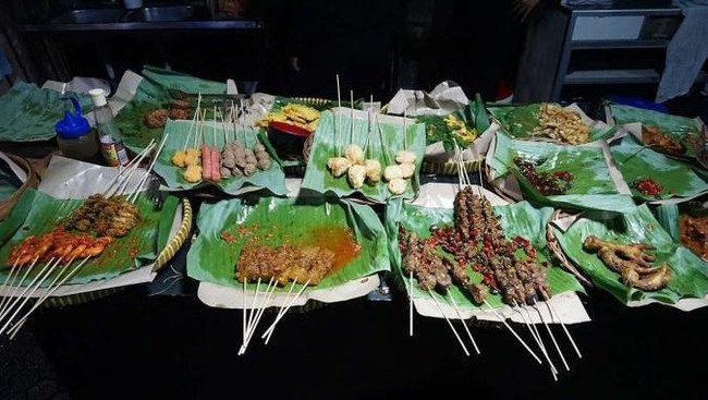 Makan Malam Hemat di 5 Angkringan Enak di Jakarta Ini