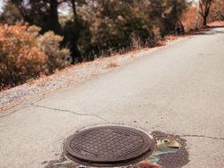 Seniman Ini Pakai Ilustrasi Kartun untuk Warnai Kota