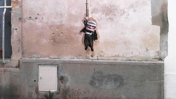 Ilustrasi ini adalah karya dari seniman jalanan asal Prancis yang dikenal dengan nama Efix. Foto: Instagram/efixworld