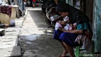 Melalui pendidikan dan berbagai upaya untuk mengembangkan sumber daya tersebut diharapkan dapat menyelesaikan berbagai persoalan lain yang muncul dari efek domino kemiskinan, mulai dari pengangguran hingga kriminalitas sehingga dapat memberikan kehidupan yang lebih layak dan sejahtera bagi generasi yang akan datang.