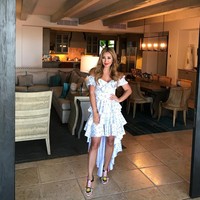 Ketika ekonomi AS sedang lesu, para wanita pun beralih ke brand-brand drugstore seperti NYX yang menguntungkan Tony. Di saat yang sama, para penggemar kecantikan mulai beralih ke YouTube untuk mengunggah video tutorial dan review produk. Hal ini semakin membuat NYX terkenal bahkan memproduksi ulang produk yang sudah tidak lagi dibuat. Foto: Instagram @tonikokoko