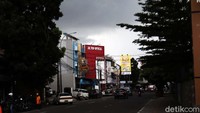 Perkiraan BMKG, Bandung diguyur hujan dengan intensitas ringan hingga sedang terjadi dari siang hingga malam hari.