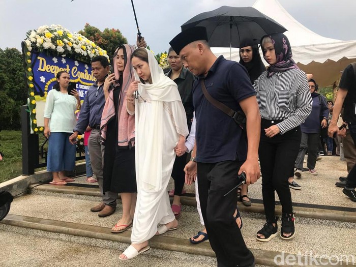 Bunga Citra Lestari saat tiba di San Diego Hills.