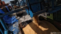 Rencana impor itu pun muncul usai harga gula mengalami kenaikan. Dilansir dari CNBC Indonesia, Berdasarkan Pusat Informasi Harga Pangan Strategis Nasional (PIHPS) harga gula tertinggi pada Senin (17/2) tercatat berada di Papua sampai mencapai Rp 16.600/kg, dengan rata-rata Rp 15.000/kg.