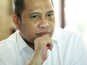 Berpacu dalam Vaksin