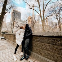 Kebahagiaan BCL dan Ashraf Sinclair selama di New York ini terlihat dari unggahan kedua selebriti itu di akun media sosial Instagram mereka. Pada foto di Central Park ini salah satunya. Keduanya berciuman mesra layaknya pasangan yang dimabuk cinta. Ashraf dan BCL memang selalu mesra meski usia pernikahan sudah memasuki 11 tahun. Foto: Instagram