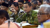 Mensos Juliari Batubara memaparkan pandangannya saat hadiri rapat terkait kenaikan iuran BPJS Kesehatan bersama DPR. Seperti diketahui, Komisi IX Dewan Perwakilan Rakyat (DPR) meminta pemerintah membatalkan kenaikan iuran BPJS Kesehatan yang telah diimplementasikan pada awal Januari 2020.