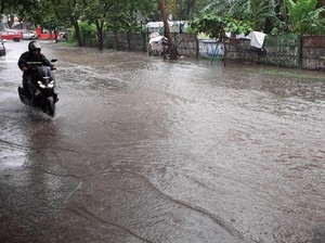 Diguyur Hujan Sesaat, Kompleks Rumah Dinas Wagub Sulsel Banjir 30 Cm