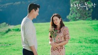 Duh, romantis banget sih Hyun Bin dan Son Ye Jin di pemotretan akhir drakor Crash Landing on You ini!  Foto: tvN