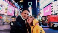 Ashraf Sinclair menghembuskan nafas terakhir pada 18 Februari 2020. Suami Bunga Citra Lestari (BCL) ini dikabarkan meninggal karena serangan jantung. Foto: instagram @bclsinclair