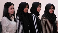 Mahasiswi asal Sulawesi Tenggara yang kuliah di Wuhan itu adalah (dari kiri) Yayu Indah Maharani, Fitri Indah Dewi, Klarasani Nurrahmi Safitri dan Nia Daniati Rusli.