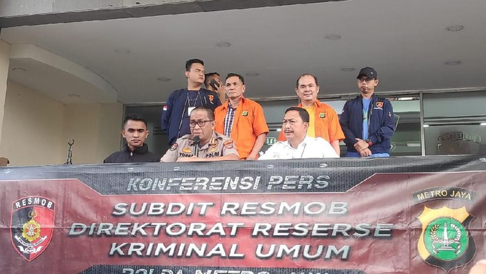 Polisi tangkap plaku pencemaran nama baik terhadap istri wali kota Manado, sekaligus resktor UNM