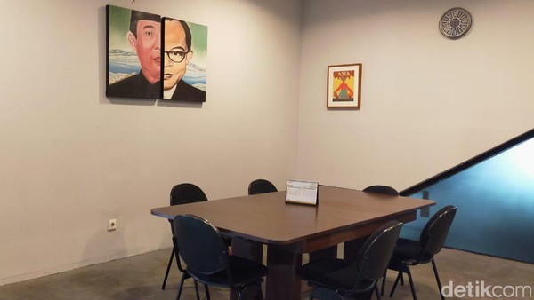 Selain itu, ada juga meeting room kalau mau diskusi yang lebih privasi. (Elmy Tasya Khairally/detikcom) Selain itu, ada juga meeting room kalau mau diskusi yang lebih privasi. (Elmy Tasya Khairally/detikcom)