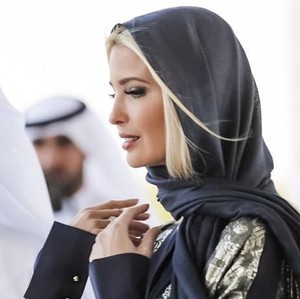 Pakai Kerudung Saat di Dubai, Ivanka Trump Jadi Kontroversi Pakai Kerudung Saat di Dubai, Ivanka Trump Jadi Kontroversi