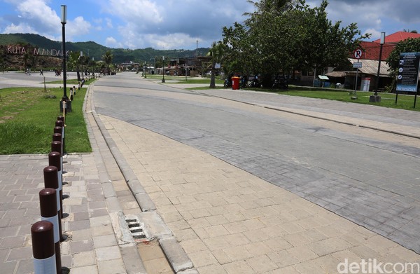 Menariknya lagi, sirkuit yang dibangun dengan konsep sirkuit terbuka ini juga dapat dimanfaatkan sebagai jalan kawasan bila tak ada agenda balapan di sirkuit tersebut. Menariknya lagi, sirkuit yang dibangun dengan konsep sirkuit terbuka ini juga dapat dimanfaatkan sebagai jalan kawasan bila tak ada agenda balapan di sirkuit tersebut.