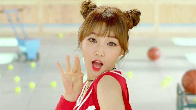 Personel I.O.I. Chungha bergaya imut dengan rambut Pucca di era promosi lagu Very Very Very. Biasanya, Chungha lebih sering terlihat dengan penampilan lebih dewasa. Foto: Istimewa