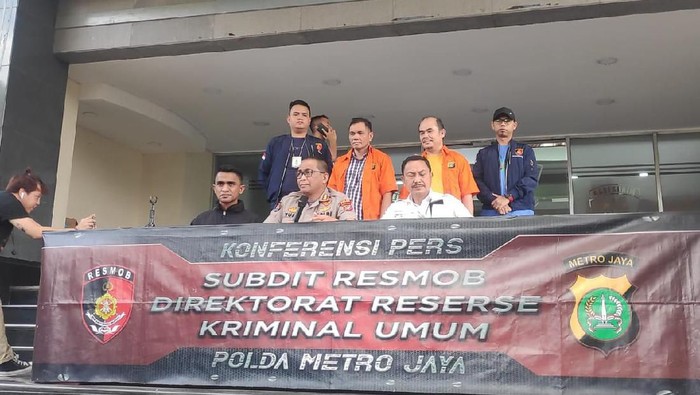Polisi tangkap plaku pencemaran nama baik terhadap istri wali kota Manado, sekaligus resktor UNM