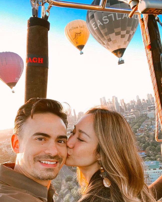 Selama 11 tahun pernikahannya, hubungan Bunga Citra Lestari dan Ashraf Sinclair jauh dari gosip. Keduanya bahkan kerap berbagi momen bahagia bersama. Foto: Instagram @bclsinclair