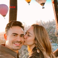 Selama 11 tahun pernikahannya, hubungan Bunga Citra Lestari dan Ashraf Sinclair jauh dari gosip. Keduanya bahkan kerap berbagi momen bahagia bersama. Foto: Instagram @bclsinclair