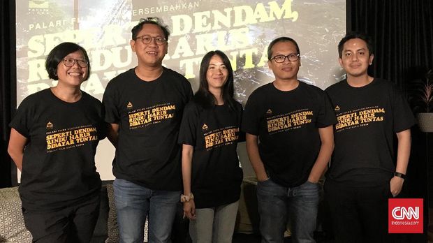 Sutradara Edwin bersama penulis Eka Kurniawan dan Ladya Cheryl jelang penggarapan film Seperti Dendam, Rindu Harus Dibayar Tuntas.