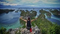 Dilihat detikcom dari Instagram pribadinya @ashrafsinclair, aktor berusia 41 tahun ini sering memposting kegiatannya saat jalan-jalan ke berbagai daerah di Indonesia. Salah satunya potret yang memperlihatkan kekagumannya pada Raja Ampat. (Foto: Instagram @ashrafsinclair)