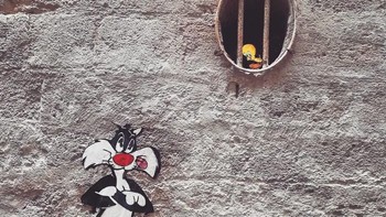 Kini berbasis di Barcelona, Spanyol, Efix bukan hanya seorang seniman tapi juga desainer grafis dan musisi. Foto: Instagram/efixworld